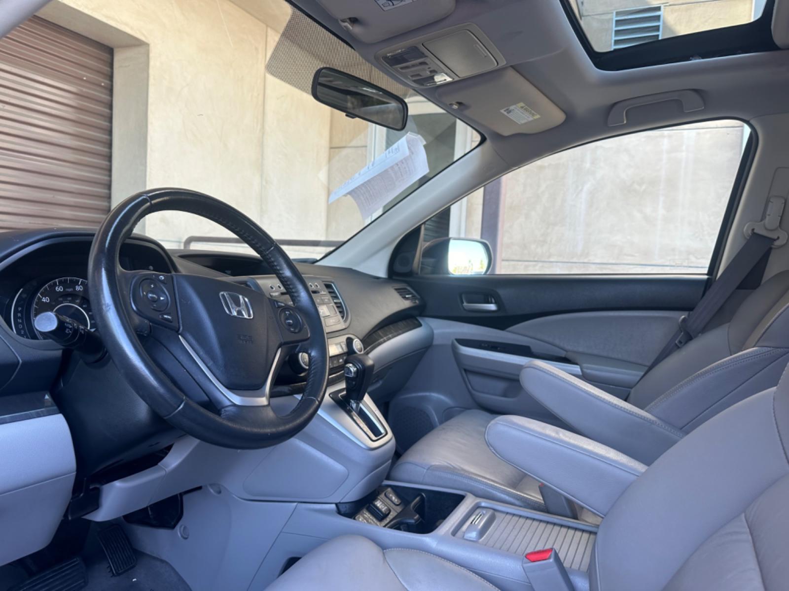 2012 BLUE /GRAY Honda CR-V leather (JHLRM3H70CC) with an 4 CYLINDER engine, Automatic transmission, located at 30 S. Berkeley Avenue, Pasadena, CA, 91107, (626) 248-7567, 34.145447, -118.109398 - Photo #17